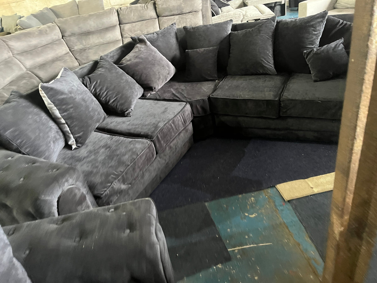 Black corner sofa set - just he corner not the 2 seater